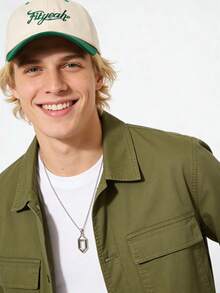 双色米绿色帆布棒球帽，饰有刺绣 Fityeah 字母，复古可调节帽款，适合日常佩戴和街头服饰。