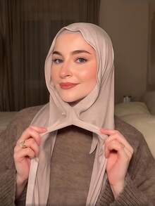 1件装速成头巾，含内衬帽 - 丝滑柔软透气的针织面料，包含头巾和内衬帽，适合日常佩戴、节日、祈祷和朝圣，可与长袍完美搭配。 - instant hijab - 查看 16