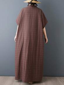 AZAH 2026大尺碼女款棕色格紋長洋裝，V領蝙蝠袖短袖附口袋，寬鬆A字版梭織面料優雅夏季款 - 棕色 - 查看 6