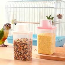 便携式鸟食储存容器 - 延长保鲜期，漏斗形分配器方便添加，适用于混合饲料 - 可储存葵花籽 | 带量杯/盖，密封鸟食储存容器