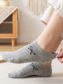 3/9/15 双女士随机蝴蝶结纯色时尚简约低帮隐形袜，柔软舒适透气，四季皆宜，可爱不易脱落，适合日常户外穿着