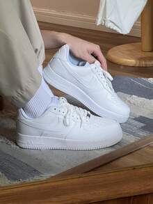 Nike Men's Air Force 1 '07 Sneaker Skateboarding Shoes