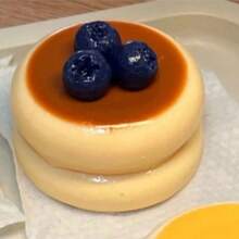 草莓蓝莓舒芙蕾奶油捏捏乐，逼真蛋糕造型，解压玩具，节日、生日、圣诞节和派对的完美礼物 - 彩色 - 查看 13