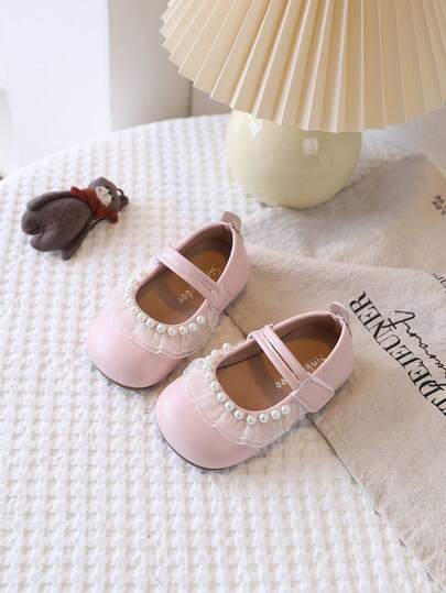 新款女童漆皮鞋，珍珠蕾丝饰边设计，公主风平底鞋，时尚舒适，百搭日常穿着，春秋季款