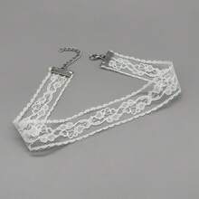 1pc2026 New Hot-Selling Rose Lace Hollow Choker Necklace For Women, French Retro Ins Style, Niche Design, Stackable Necklace, Light Luxury Versatile Women's Necklace Accessory, Stackable Artifact To Modify Neckline, Daily Commute / Date / Girlfriends Outing / Music Festival / Party / Photoshoot / Must-Have For Outfits, Not Easy To Snag, Comfortable, Non-Tight Lace Choker - trắng - Xem 7