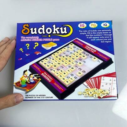 数独游戏套装 - 9x9 棋盘 + 多难度卡片，成人逻辑推理益智游戏，包含卡片/答案卡/说明书，训练逻辑思维和专注力。数独棋盘游戏套装 - 塑料数字积木 + 可擦写卡片，适合成人脑力挑战。进口数独益智棋盘游戏 - 44 个渐进式难度级别，逻辑推理训练工具。专业数独游戏 - 包含解题指南 + 游戏配件，适合成人/学生进行逻辑训练