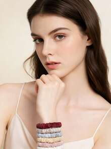 3件套100%纯真丝发圈套装，优雅简约风格，22姆米厚度，纯色发绳，高品质发圈，包含1厘米/2厘米/3厘米三种宽度，是节日礼物、马尾辫发圈、发绳、橡皮筋发圈的最佳选择。 - 彩色 - 查看 5