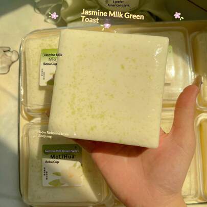 1个“可挤压珍珠奶茶吐司”——爆款湿软慢回弹减压玩具，网红茉莉奶茶质感，奇特食欲缓解器，趣味十足，满足你的各种渴望，送礼佳品