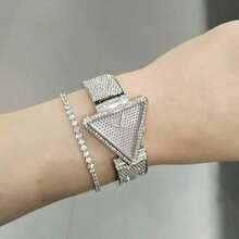 Guess 女士三角表盘腕表。亮面表壳，尽显女士奢华风范。适合日常佩戴。GW0644L1/GW0644L2 - 銀色 - 查看 2