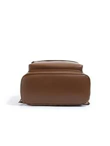 黑色双肩包，翻盖设计，防水便携，适合旅行、度假、工作、办公、运动、健身房等户外场合，尼龙材质，休闲百搭，适合学生、男生、大学生、青少年、高中生等。 - 咖啡棕 - 查看 7