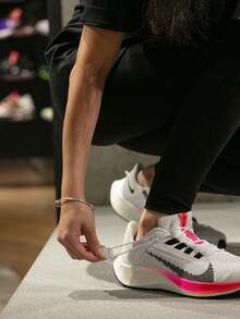 Nike 耐克Air Zoom Pegasus 38女款跑步鞋 - 白色 - 查看 7