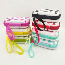 1个心形数码配件收纳盒，EVA硬壳防摔防震，适用于蓝牙耳机/充电器/数据线，小巧便携，方便旅行通勤携带。