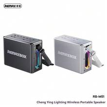 随时随地，尽享派对乐趣——REMAX M51 提供强大的 100W 音频，配备双麦克风，可用于唱歌和主持，是户外聚会、家庭活动或斋月庆祝活动的完美之选，也是一份贴心的开斋节礼物。 - 黑色 - 查看 2