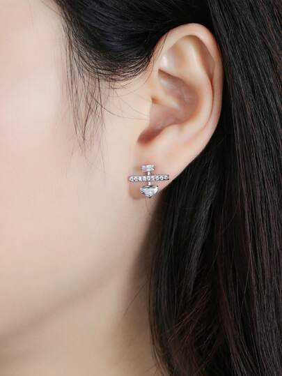 Un par de pendientes geométricos con microincrustaciones de circonita brillante, de moda y personalizados. Exquisitos y versátiles para uso diario, adecuados como regalo para amigos