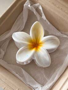 2个/1个 8厘米/3.15英寸 黄白轻盈高品质塑料发夹，时尚百搭优雅简约纯色发爪，适合日常、休闲、派对、通勤、海滩、丸子头、马尾辫、洗脸、化妆等场合，是女士优雅发饰的理想之选。 - 彩色 - 查看 4