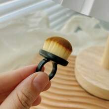 Ring Style Nail Art Pre-Treatment Back Edge Dust Brush Finger Ring Type Fine Soft Bristle Brush Nail Dust Sweeper Nail Art Tool 1 Piece - Cọ quét bụi màu hồng XY số 017 - Xem 5