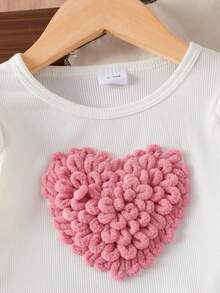 Conjunto de 2 piezas para bebé niña: Blusa de manga corta con bordado de corazón y pantalones vaqueros con estampado de corazón rosa de cintura elástica - Blanco - Ver 3