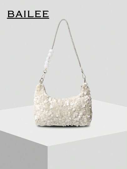 BAILEE 这款时尚闪亮的斜挎包配有亮片肩带和可拆卸的圆形串珠装饰拉链，既可单肩背，也可斜挎。包内空间充足，可容纳手机、口红等小物件。适合休闲旅行、度假、搭配简约服饰以及户外休闲购物。