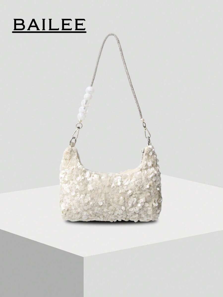 BAILEE 这款时尚闪亮的斜挎包配有亮片肩带和可拆卸的圆形串珠装饰拉链，既可单肩背，也可斜挎。包内空间充足，可容纳手机、口红等小物件。适合休闲旅行、度假、搭配简约服饰以及户外休闲购物。