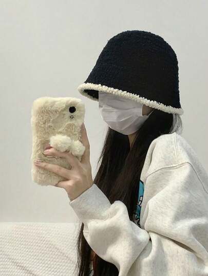 可爱女士撞色毛绒渔夫帽，适合秋冬季休闲穿搭和冬季服装