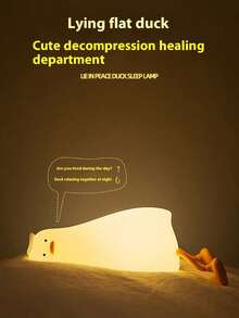 1个新款硅胶卧鸭台灯，畅销产品。这款可爱的鸭子夜灯是绝佳的床头伴侣。USB充电底座。柔和的灯光不会让眼睛感到疲劳。适合作为礼物送给家人和朋友，也可以用作减压工具。 - 彩色 - 查看 5