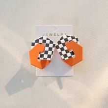 1对复古黑白格子图案涂鸦链条亚克力耳坠，音乐节派对礼物（女士款） - 亮橙色 - 查看 8