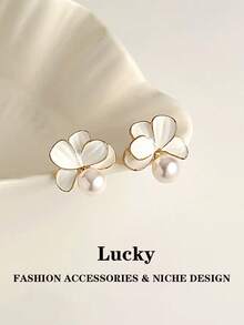 一对可爱白色花朵和仿珍珠耳钉，时尚简约设计，适合少女日常及节日佩戴。 - 白色 - 查看 1