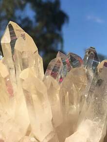 1件天然石英原石白色透明晶簇标本，用于家居装饰水晶矿物