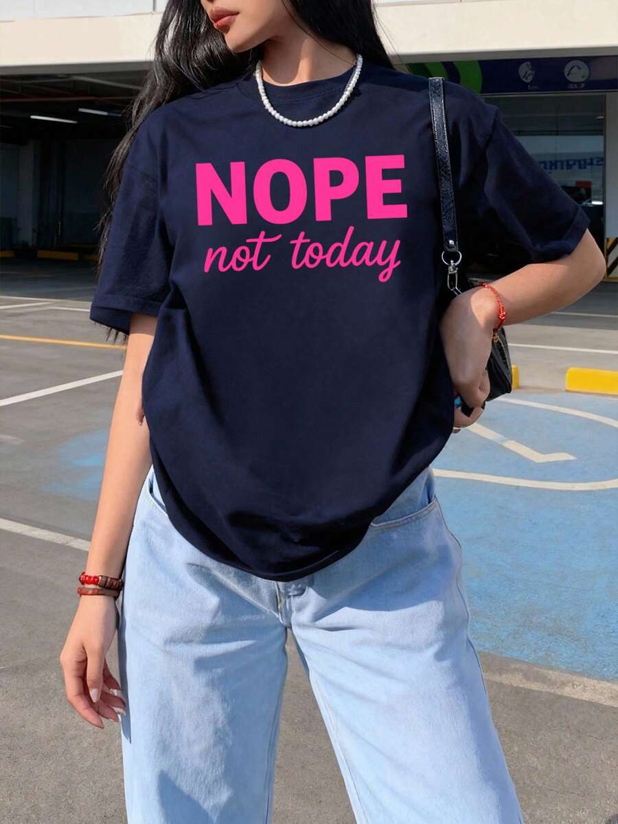 女士夏季新款简约标语印花休闲度假风宽松圆领短袖T恤,时尚日常上衣,适合日常和度假穿着。女士T恤上衣。 - 藏蓝色 - 查看 1