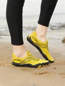 Zapatos acuáticos para hombres para deportes acuáticos, zapatos ligeros y transpirables de cinco dedos para senderismo, natación, playa, gimnasio - Zapatos multifuncionales de suela blanda con drenaje - Amarillo - Ver 10