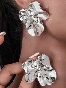 1对时尚铁合金不对称光滑花朵女士耳环，优雅独特，百搭