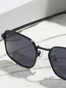 1 Pair Unisex Rectangular Metal Fashion Glasses, Retro Personalized Versatile Stylish Glasses, Suitable For Daily Wear, Street Photography, Vacation, Summer Beach, Back To School, Rectangular Frame - Black - View 3