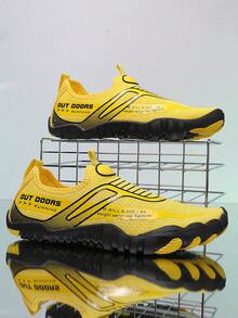 Zapatos acuáticos para hombres para deportes acuáticos, zapatos ligeros y transpirables de cinco dedos para senderismo, natación, playa, gimnasio - Zapatos multifuncionales de suela blanda con drenaje - Amarillo - Ver 5