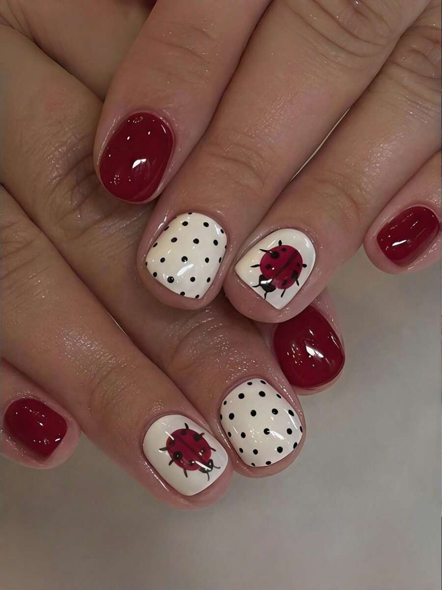 24片春夏简约瓢虫波点红色美甲贴纸 - 短款矩形压纹美甲贴纸，光滑表面，可重复使用，饰有瓢虫波点图案，适合女性。美甲装饰 | 花卉美甲设计 | 亮面指甲油，美甲装饰，美甲配件，红色美甲贴纸 - 彩色 - 查看 1