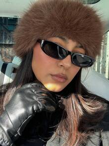 1副时尚眼镜，女士新款奢华品牌小椭圆形眼镜，女士防护眼镜，矩形眼镜，沙滩配饰，女士基础款，适合搭配毛衣、牛仔裤、运动裤、连帽衫、外套、连衣裙和长袖衬衫，时尚优雅，适合家庭出游、旅行度假、夏季海滩之旅、户外活动等场合。 - 黑灰 - 查看 1