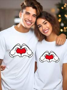 1PC Envío Local - Camiseta de San Valentín para Parejas - Bi Xin Couple, Camiseta de Hombre con Estampado de Moda Casual Cómoda y Suave de Manga Corta para Verano - Suave y Cómoda, Adecuada para Él y Ella, Perfecta para San Valentín y Ropa Casual - 1 pieza - Hombre - Blanco - Ver 9
