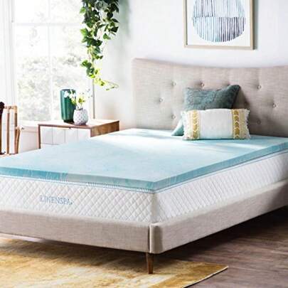 Linenspa - Colchoneta de Memory Foam con Gel y Diseño de Remolino - Sobrecolchon Refrescante de 5 cm - Topper para Colchon - Sensacion Suave y Acolchada - Alivia Puntos de Presion - King