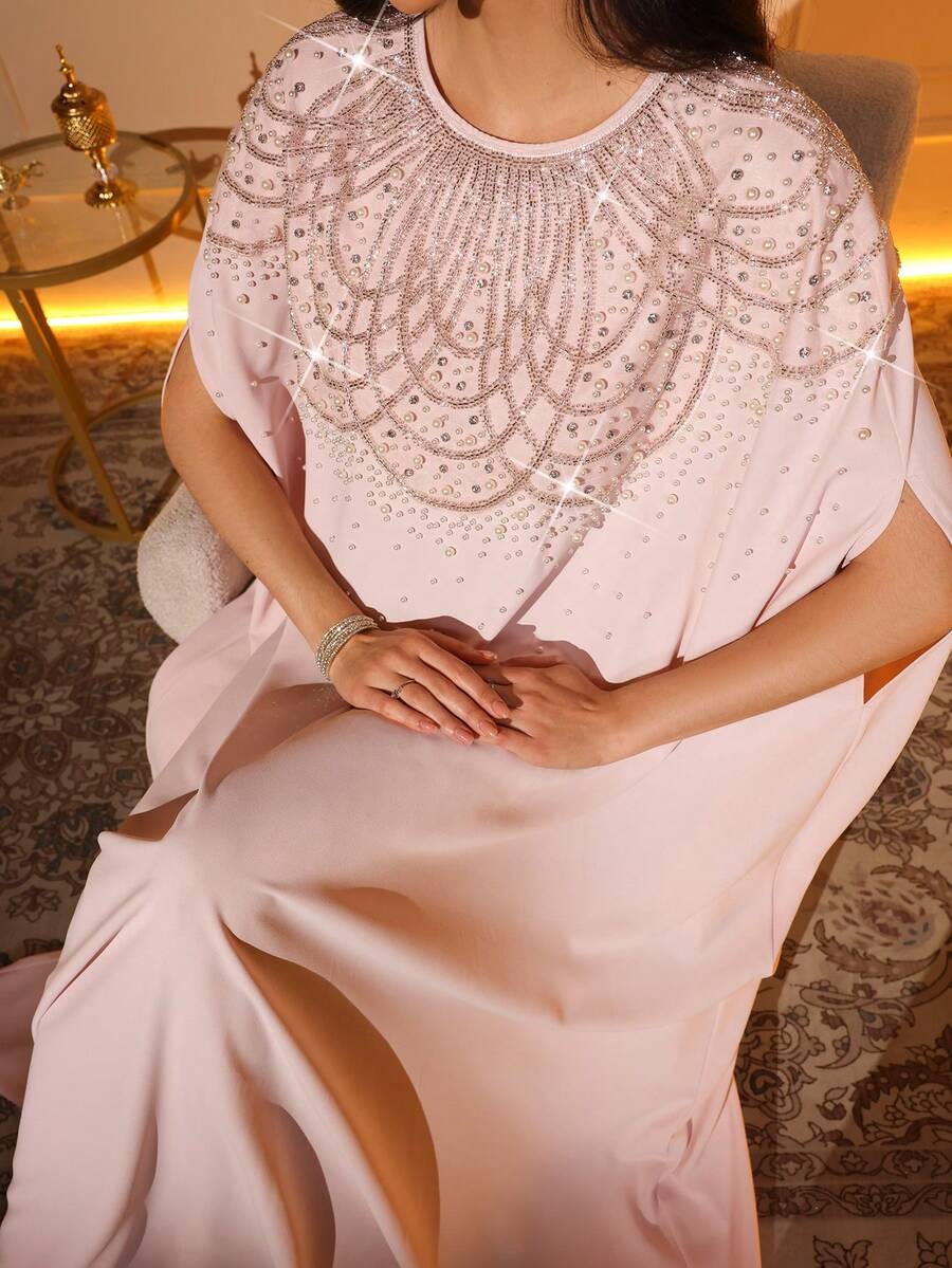优雅长款阿巴雅，饰以仿珍珠和水钻锁子甲贴花，圆领蝙蝠袖，梭织面料，无弹力春季款 - 淺粉色 - 查看 1