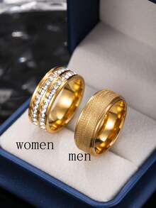 两枚时尚优雅的不锈钢情侣戒指，男款采用纹理设计，女款镶嵌水钻，适合日常佩戴、节日、订婚、婚礼等场合（含礼盒） - 金色1 - 查看 14