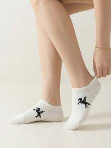 3/9/15 双女士随机纯色骑马时尚简约低帮隐形袜，柔软舒适透气，四季皆宜，清爽吸睛，适合日常户外活动。