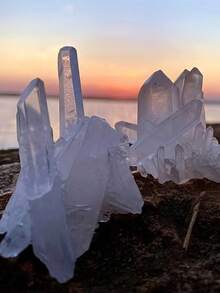 1件天然石英原石白色透明晶簇标本，用于家居装饰水晶矿物