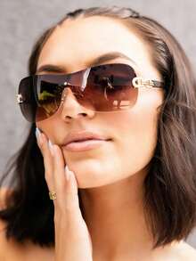 Óculos de Moda Baddie Y2K, Design de Letra Integrada Millennium Shades para Mulheres, de Alta Qualidade - Marrom Claro - Visão 6
