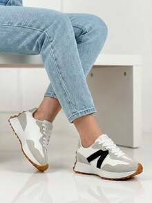 Scarpe Soraia, sneakers da donna in stile vintage, scarpe sportive leggere con suola in gomma a nido d'ape e stampa leopardata o bicolore, scarpe alla moda per l'abbigliamento sportivo quotidiano, KNOCKED UP - Bianco - Visualizzare 1