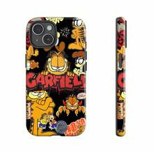 Collage de  con varias poses y estilos sobre fondo negro. Esta elegante funda es compatible con iPhone 17, 16, 15, 14 Pro Max, 13, 12, 11, XR y XS Plus. Fabricada en TPU flexible, resistente a golpes y arañazos, ofrece una excelente protección contra caídas y un agarre cómodo. Es un regalo ideal para familiares, amigos y seres queridos, y una opción perfecta para festivales. - Blanco - Ver 4