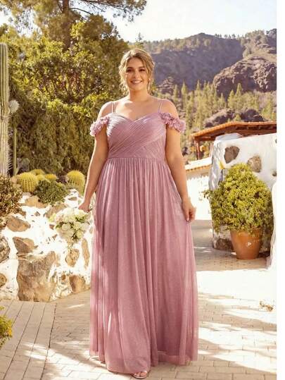 Elegante vestido de dama de honor con estampado floral y hombros descubiertos, vestido formal rosa adecuado para bodas, atuendo de invitada de boda de primavera