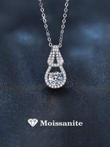 时尚奢华925纯银1克拉6.5毫米莫桑石项链，适合女性日常佩戴、派对、节日、情人节、圣诞节、万圣节、生日等场合，是理想的珠宝礼物之选。