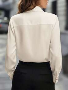 女士早春新款时尚优雅纯色翻领镂空斜襟纽扣设计缎面衬衫，长袖衬衫，适合通勤和日常穿着 - 杏色 - 查看 2