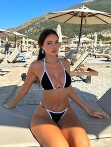 Conjunto de bikini con parte superior halter sin espalda y Bottom tipo tanga en bloques de color, traje de baño para vacaciones en la playa, primavera/verano - Blanco y Negro - Ver 4