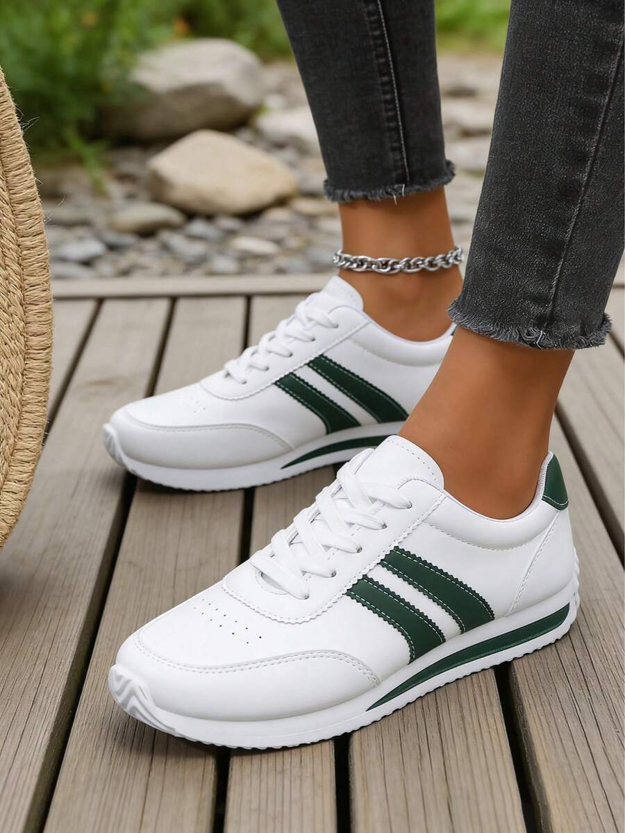 FZY New 2026 Spring Women's Wedge Platform Sneakers. Simple Lace Design For Easy Adjustment. Perfect For Commuting For Working Professionals And Students. Suitable For Everyday Wear, Sports, And Outdoor Activities Such As Walks. Lightweight And Soft Sole; Durable And Easy To Care For. Pairs Well With Various Casual Trousers. A Suitable Valentine's Day Gift For Couples. Breathable And Comfortable, Casual Women's Sneakers, Suitable As A Holiday Gift Or Used As Low-Top Skate Shoes. - 綠色 - 查看 1