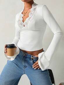 Women Lace Long Sleeve Going Out Tops Y2k Low Cut V Neck Slim Fitted Bell Sleeve Shirt Lace Trim Tee Shirts Going Out Crop Tops Casual Streetwear - 白色 - 查看 6